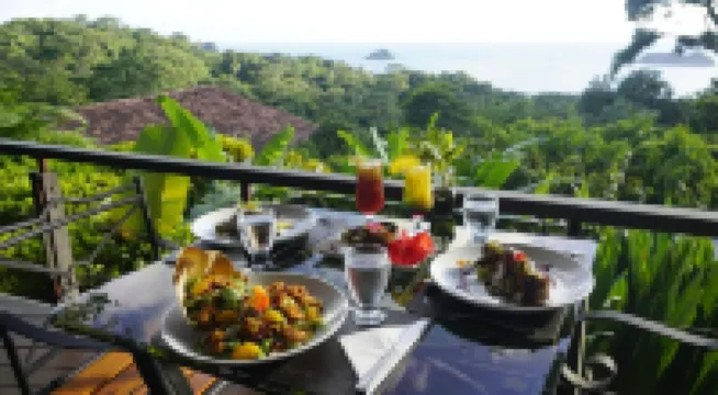 Si Como No Resort & Wildlife Refuge