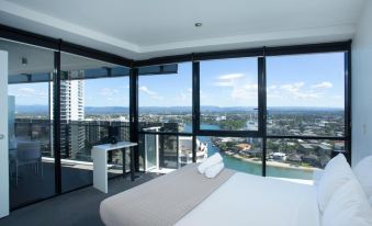 Circle on Cavill - Hosted by Coastal Letting Co.