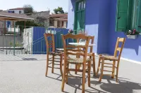To Konatzi Tis Marikas Tzai Tou Yianni - Villas