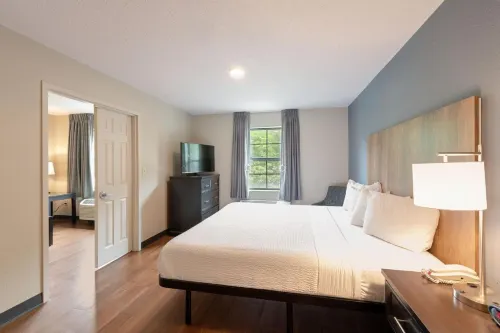 Extended Stay America Premier Suites - Charlotte - Pineville - Pineville Matthews Rd. - parking