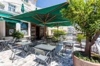 Hôtel le Richiardi 카르쿠에이란느 호텔