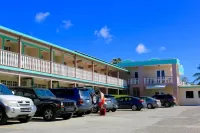 Combate Beach Resort - parking