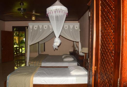 Sea World Club Beach Resort & Dive Center - Housity