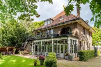 Boutique Hotel Het Scheepshuys Hotel dekat Wolfslaar Restaurant