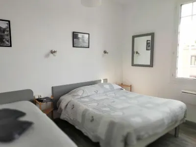 Hotel Araur Hotels near Parc D'attractions Marseillan-Plage