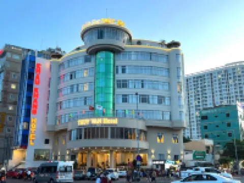 Thuy Van Hotel Hotel berhampiran Kuil Paus