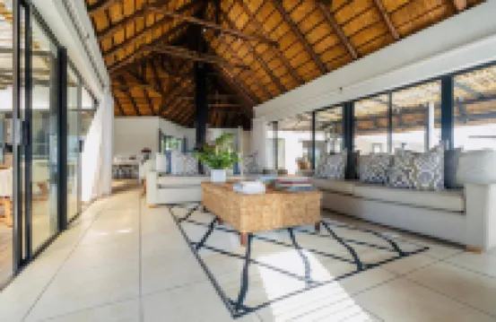 Canal Guest House - Waterfront Luxury B&B - Solar Powered