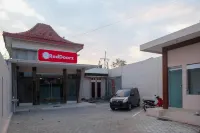 RedDoorz Syariah Near Alun Alun Temanggung Hotels near rest area kebun strawberry kalimanggis