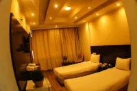 Le Marly Hotel - Balcony