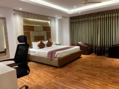 Royal Raj Hotel