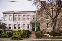 Ironclad Inn & Bourbon Room Hotels near Best Buy