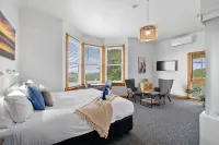 Stanley Seaview Inn Hotels near The Arty Duck