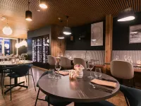 Svalbard Hotell | Polfareren Hotels in Longyearbyen