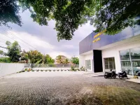 RedDoorz at Artomoro Guest House Hotel di Kecamatan Sleman