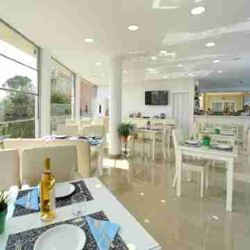 Palapart Gikas House Dining/Meeting Rooms