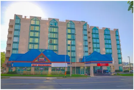Ramada by Wyndham Niagara Falls/Fallsview