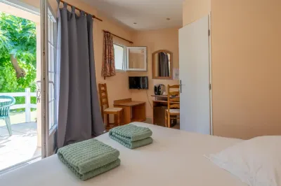 Auberge du Grand Chêne Hotels in Moissac-Bellevue