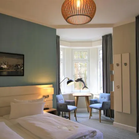 Hotel Wehrburg Отели в г. Куксхафен