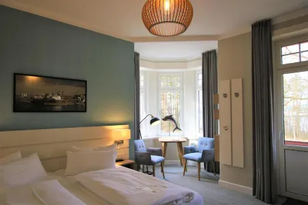 Hotel Wehrburg Отели в г. Куксхафен