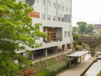 Hike Hotels in Tamana