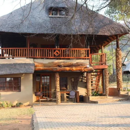 Emahlathini Guest Farm