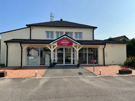 Fast Hotel Brie-Comte-Robert Отели в г. Бри-Комт-Робер