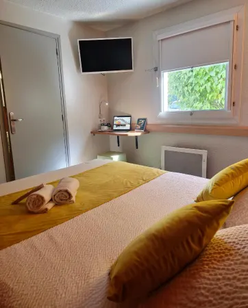 Cit'Hotel Design Booking Evry Saint-Germain-lès-Corbeil Sénart Отели рядом с достопримечательностью «Сад Меридьен»