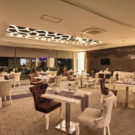 Demonti Hotel