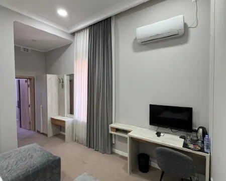 Emin hotel โรงแรมในฟาร์ฆอนา