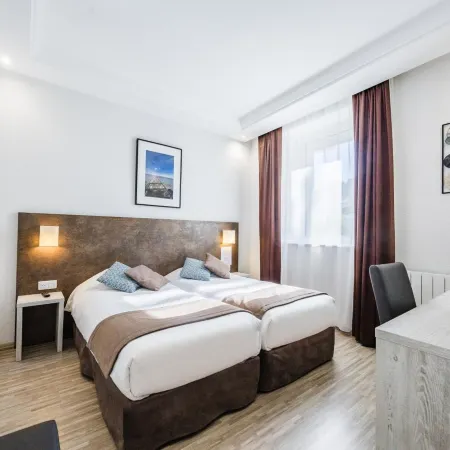 Hôtel de France Contact-Hôtel Отели рядом с достопримечательностью «Железнодорожный вокзал Эвиан»