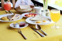 Puri Sari Beach Hotel Hotel di Tondong Belang