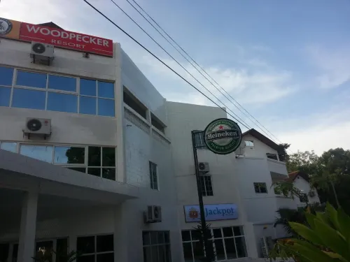 Woodpecker Resort Hotel Các khách sạn ở Kombo South