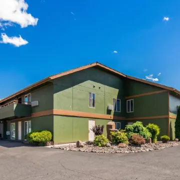 RiverTree Inn