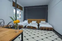 Yakety Yak Hostel Hotels in 