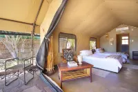 Frontier River Resort - bar