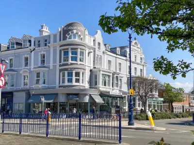The Broadway Hotel Hotels near West Shore Beach