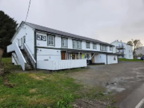 Risøyhamn Kafe Hotels in 