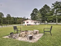 Waterfront Dunlap Cottage: Large Yard + Views Hotel di Sequatchie County