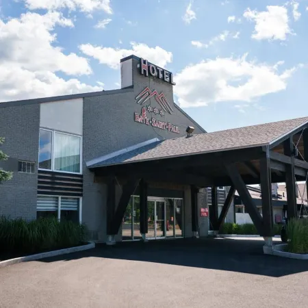 Hotel Baie Saint Paul Отели в г. Бэ-Сен-Поль