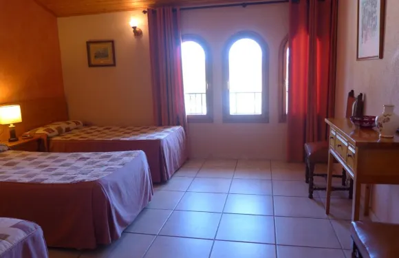 卡爾業羅尼農場酒店