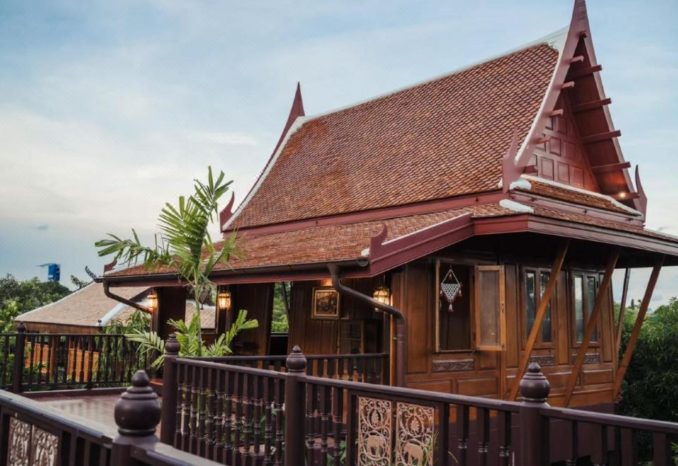 เรือนไทยพราวพิมาน Proudpiman Thai House - Housity