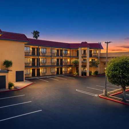 Rancho San Diego Inn & Suites