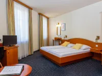Suite Hotel 900 m Zur Oper Hotels near 04. Wieden