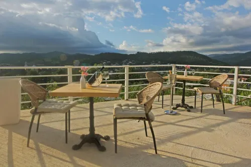 Green House Guest House - 3-Star