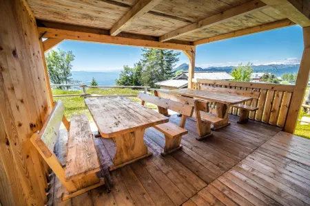 Apartments Zvoh, Krvavec, Ski-in, Ski-out Отели в г. Амброж-под-Крвавцем