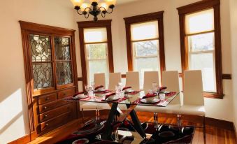 Boston Lodge and Suites