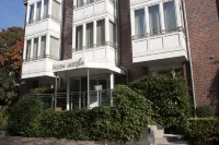 Entrée Groß Borstel Garni Hotel Hotels in Groß Borstel