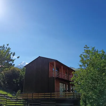 My Space Kazbegi Отели в г. Степанцминда