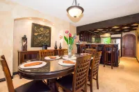 Luxury Beachfront Unit in Flamingo Right in Front of the Waves