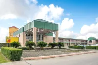 Super 8 by Wyndham Seguin Hotels in Seguin
